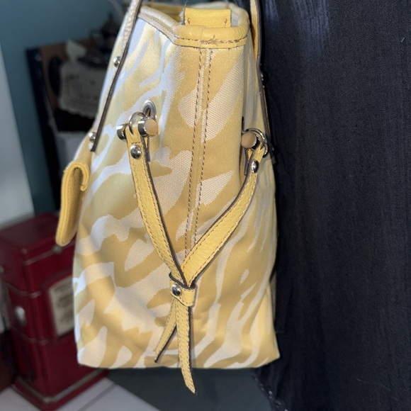 Anne Klein shoulder bag small tote zebra pattern fabric yellow/yellow trim NWOT - Picture 6 of 17
